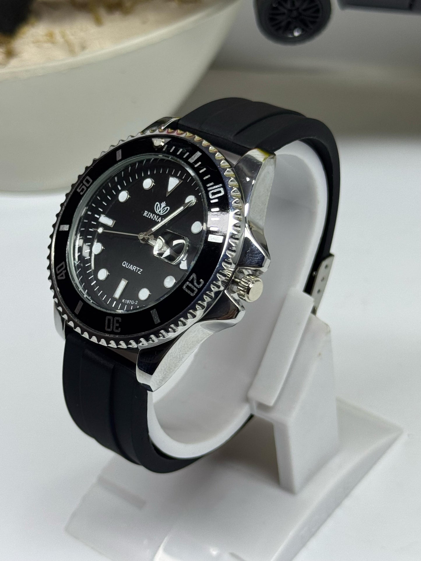 Rinnady Quartz Watch  Rotating Display