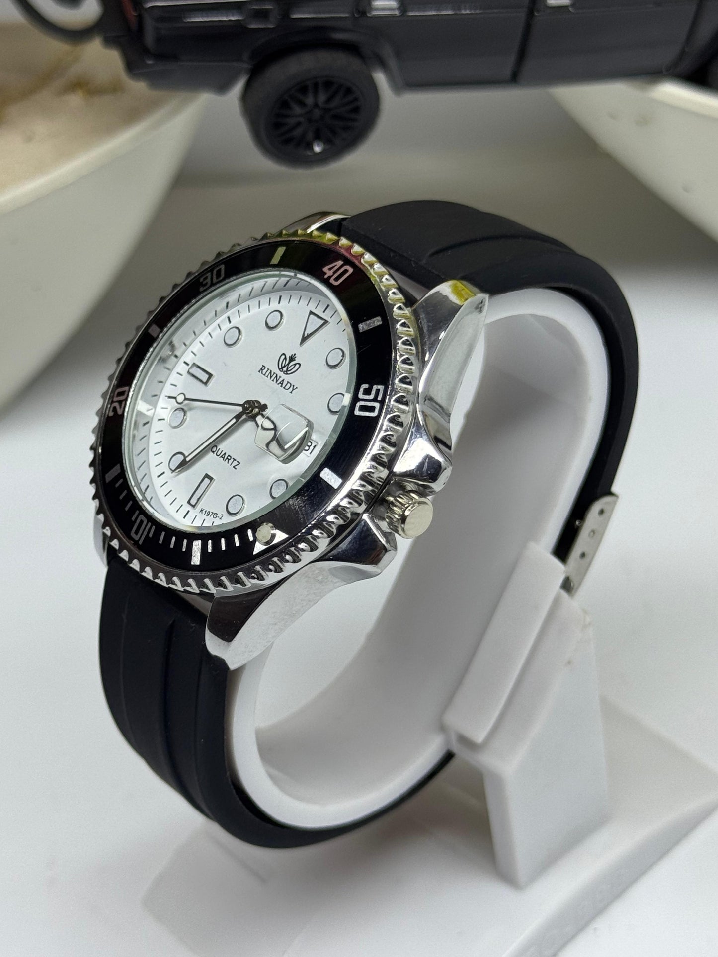 Rinnady Quartz Watch  Rotating Display
